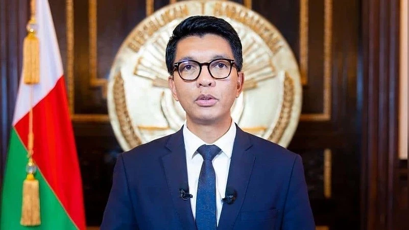 Президент Мадагаскара сбежал из страны на фоне массовых протестов