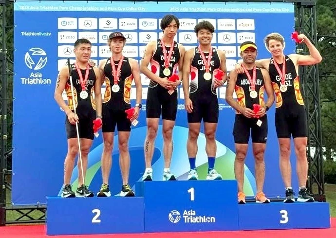 Кыргызстанские спортсмены выиграли медали на паратриатлоне в Японии