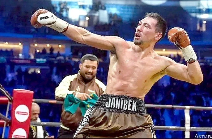 Жанибек Алимханулы подписал контракт на бой за три титула