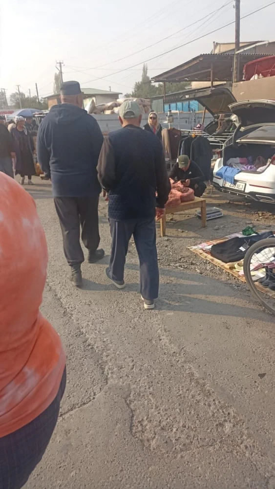 Жители Сокулука жалуются на стихийный базар на улице Белинского