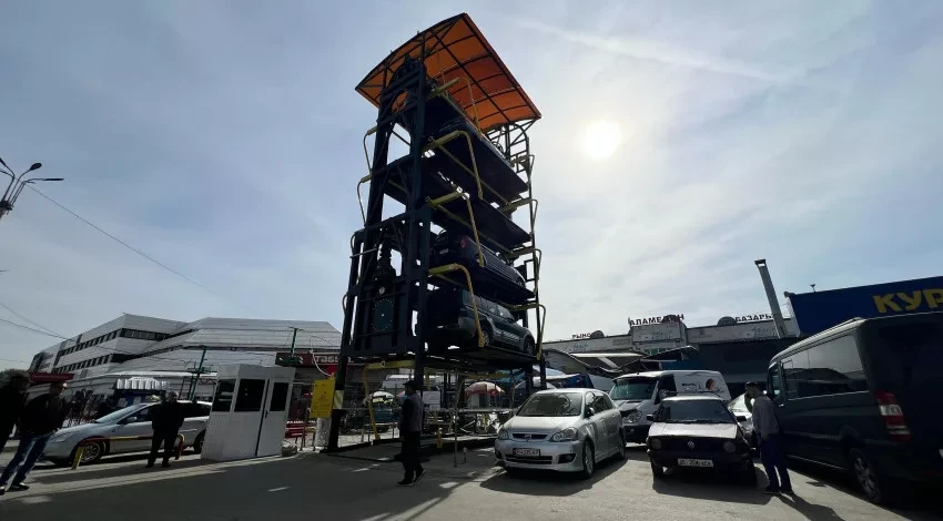 В Бишкеке заработала новая роторная парковка