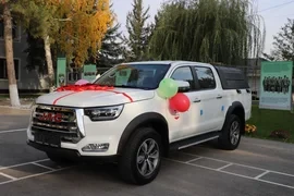 Ташиев вручил служебную машину личному составу погранзаставы «Кемин»