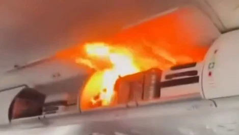 В Шанхае экстренно сел самолет из-за возгорания аккумулятора