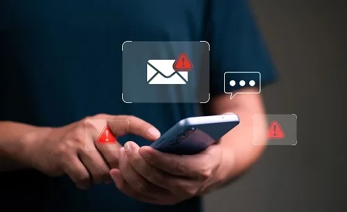 В Минстрое КР предупредили о мошенниках, представляющихся сотрудниками ведомства