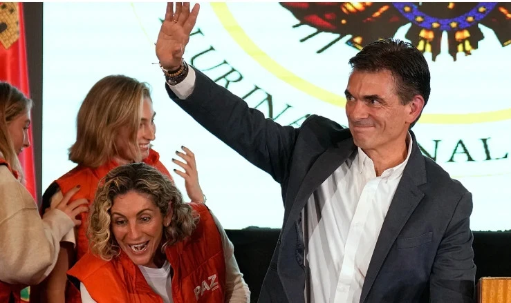 В Боливии победу на выборах президента одержал Родриго Пас