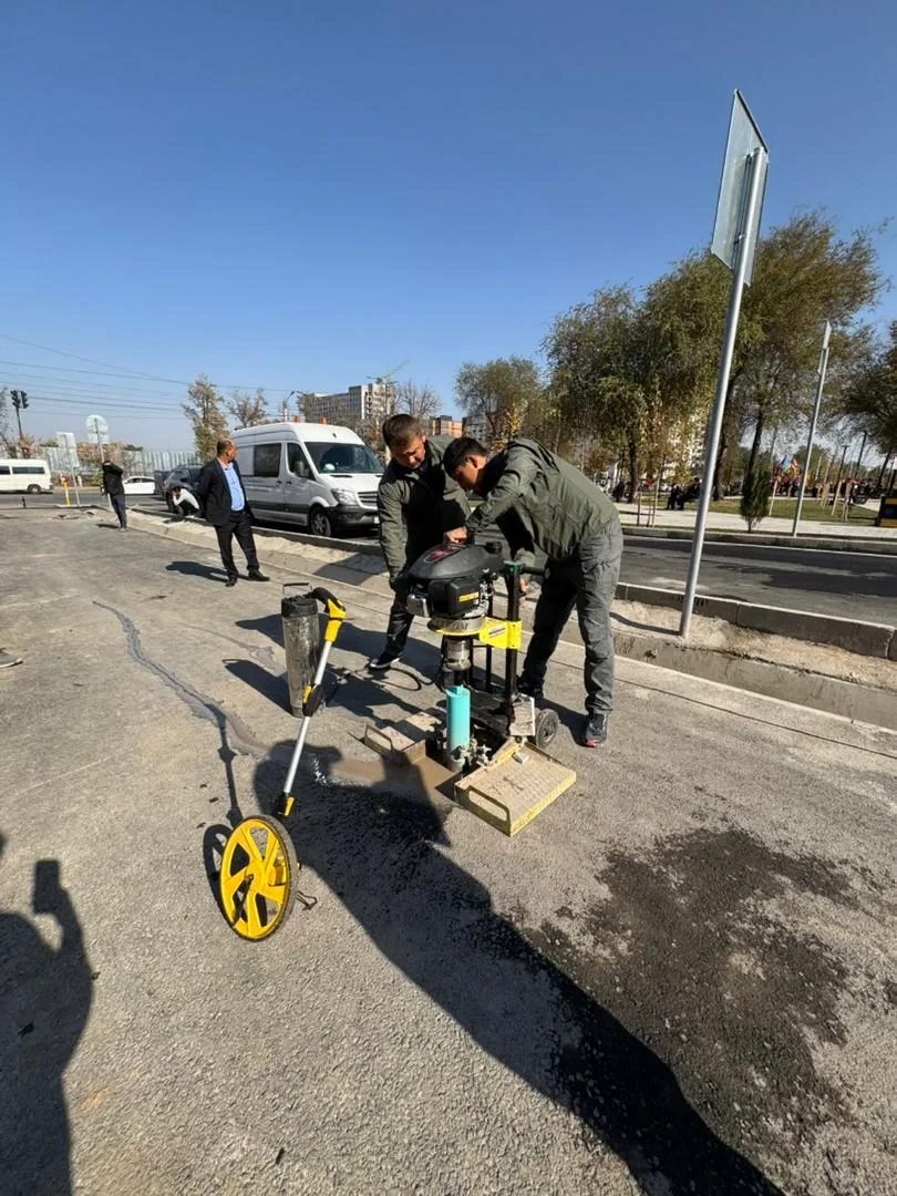 Минстрой проверил качество асфальта в парке микрорайона «Тунгуч»