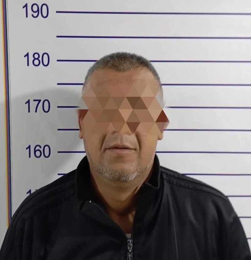 В Сузаке задержали двух мужчин, обманувших местного жителя на 1 млн сомов