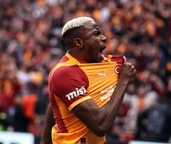 "Барселона" внесла Виктора Осимхена в шорт-лист на лето-2026