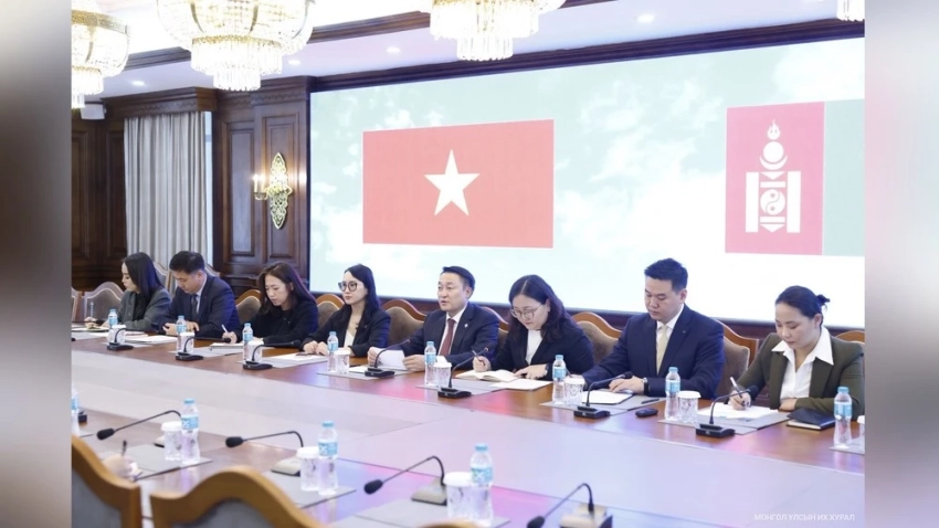 Спикер парламента Монголии принял посла Вьетнама