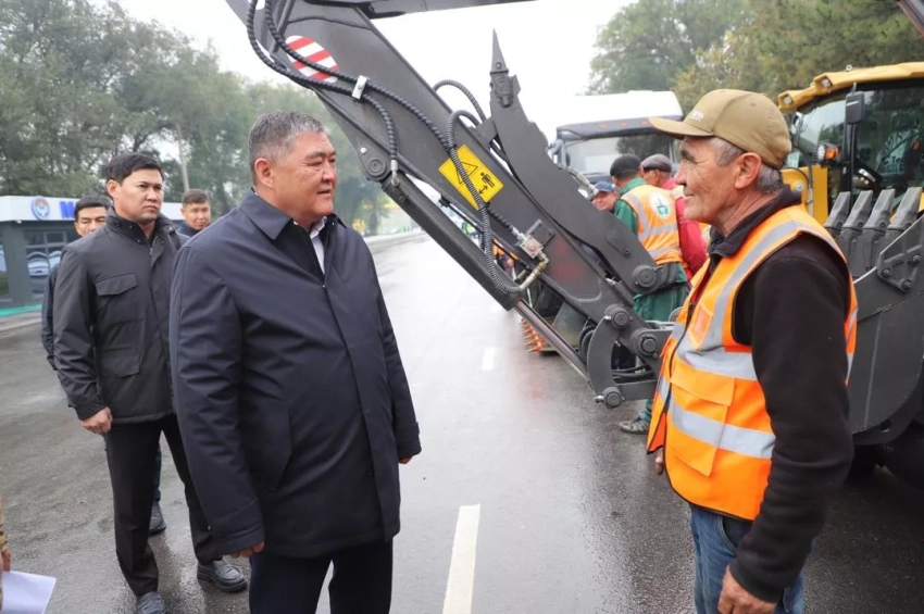 Камчыбек Ташиев вручил спецтехнику г.Токмок