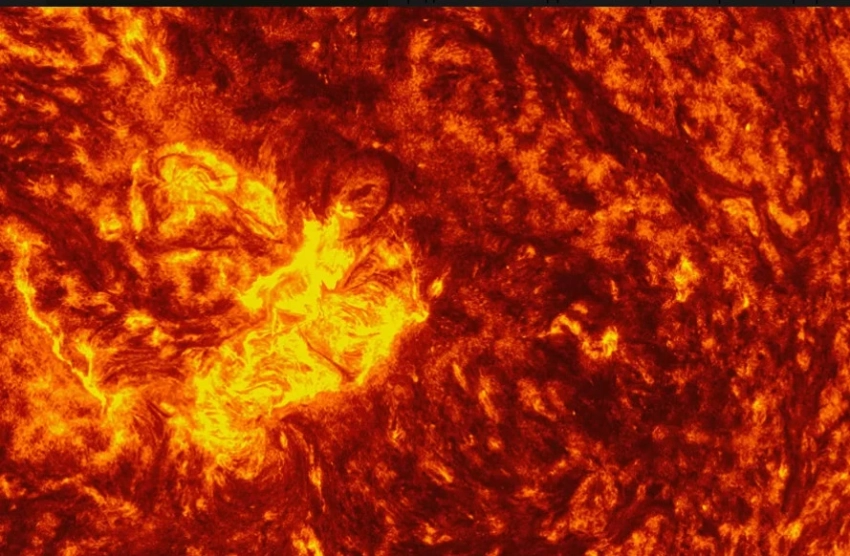 На Солнце произошла сильная вспышка с крупным выбросом плазмы в сторону Земли