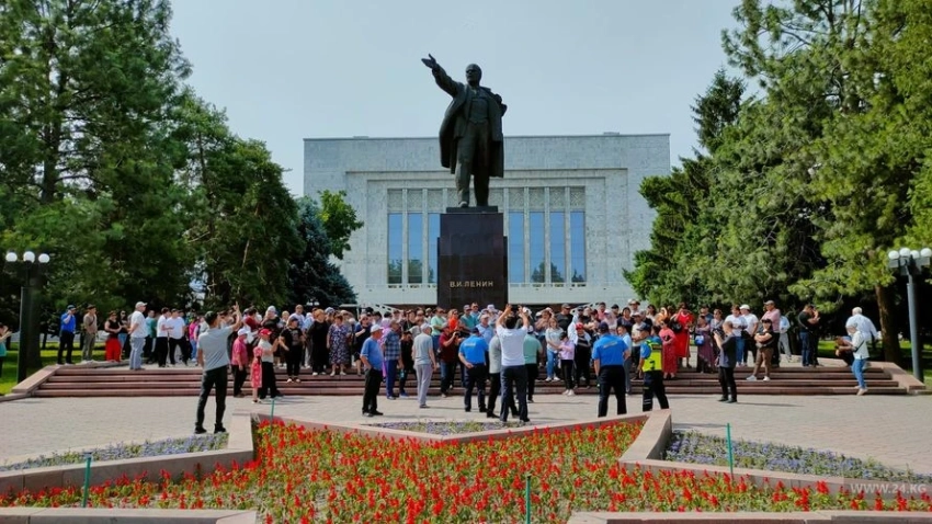 Вновь продлили запрет на проведение митингов в центре Бишкека