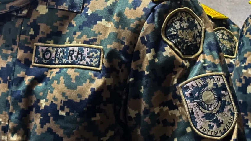 В Алматы солдат-срочник выпрыгнул с третьего этажа воинской части 