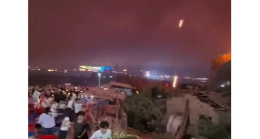 В Китае во время шоу дронов на зрителей обрушился огненный дождь