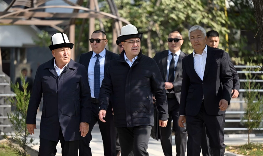 Садыр Жапаров открыл новый парк им. Барпы Алыкулова в Оше