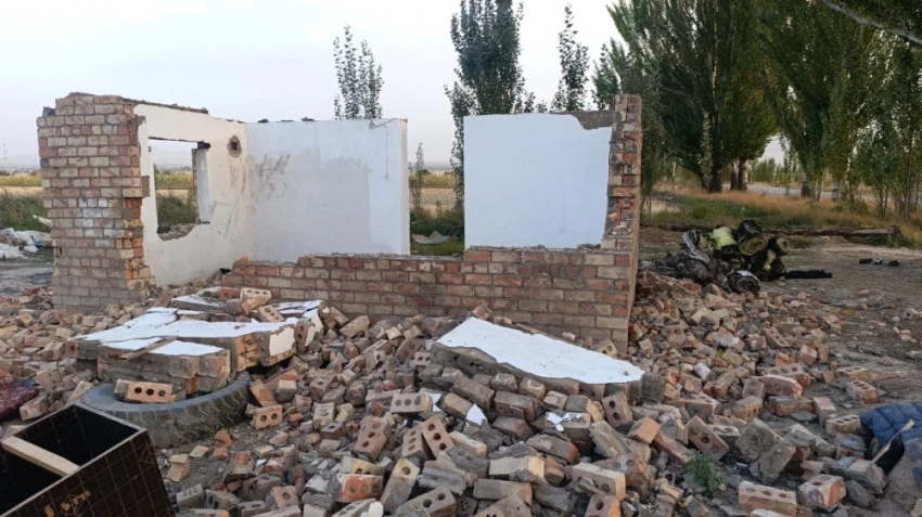 В Сокулукском районе снесли незаконно строящийся дом