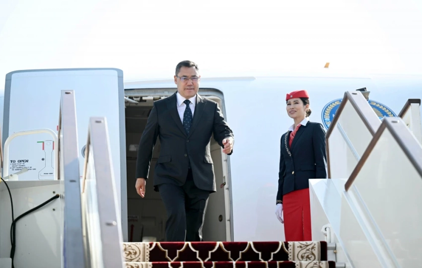 Садыр Жапаров прилетел в Таджикистан. Как его встретили (фоторепортаж)