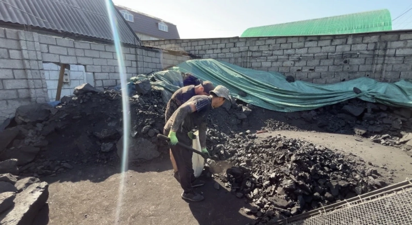 Мэрия Бишкека призывает соблюдать ограничения на продажу и использование рассыпного угля