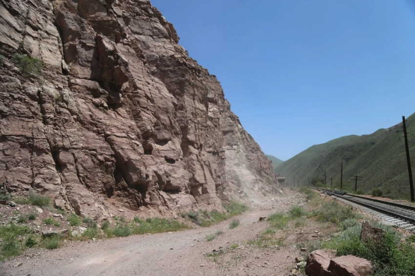 В Боомском ущелье с 13 по 17 октября будут проводиться работы по спуску опасных камней