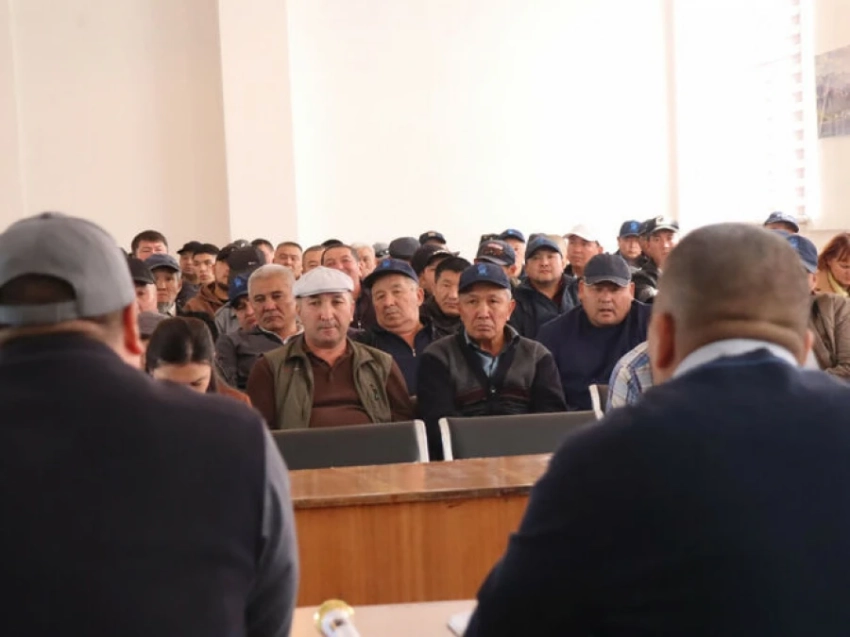 От водителей автобусов в Бишкеке потребовали вежливости и соблюдения ПДД