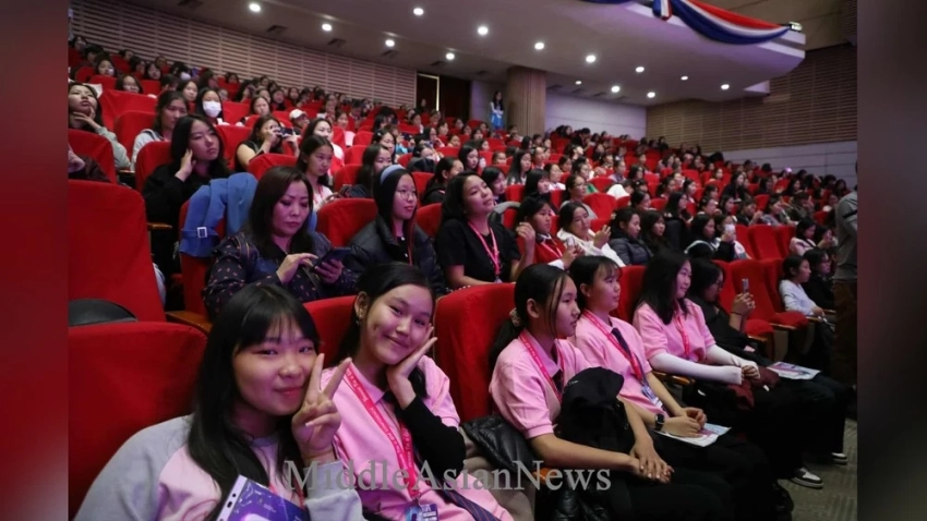 В столице прошла встреча 1000 девочек, посвященная Международному дню девочек