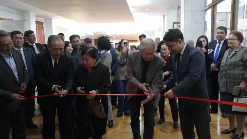 В музее ИЗО открылась выставка художника Жумабека Базарбаева