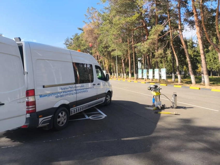 В Караколе на территории Погранслужбы проверили качество асфальтового полотна