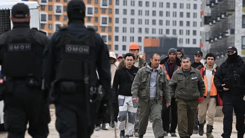 За восемь месяцев из России выдворили 35 тыс. мигрантов, - спикер Госдумы