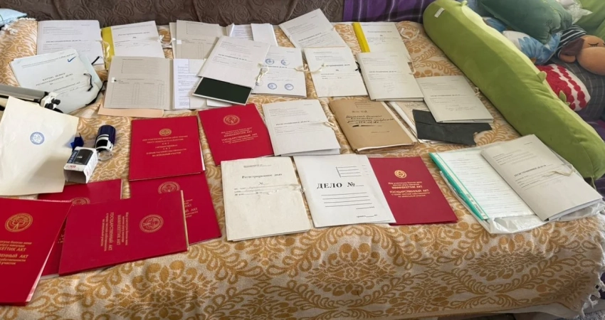 Сотрудники ГУ «Кадастр» незаконно выводили земельные участки в частную собственность