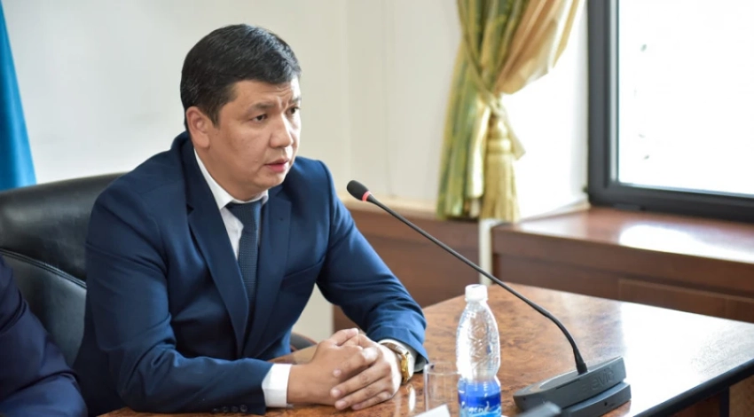 Депутат БГК Эргешов обвинил мэра Бишкека в интригах и прогулах сессии