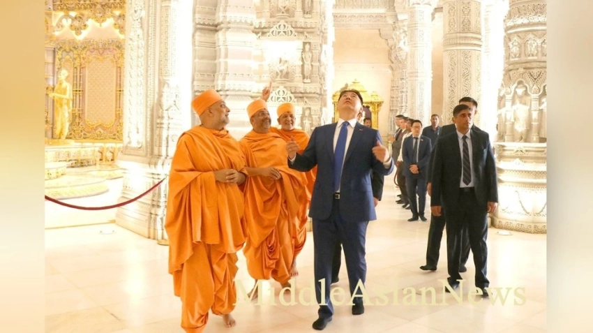 Президент Монголии Хурэлсух посетил храм Акшардхам в Дели. Фото