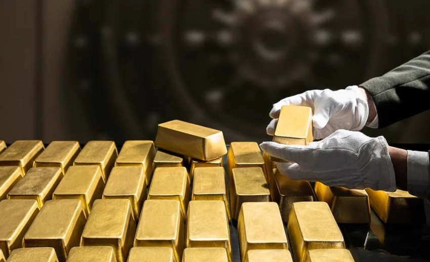 Золото продолжает дорожать