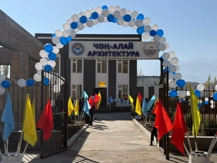 В Чон-Алае открыли новое здание районного управления градостроительства и архитектуры