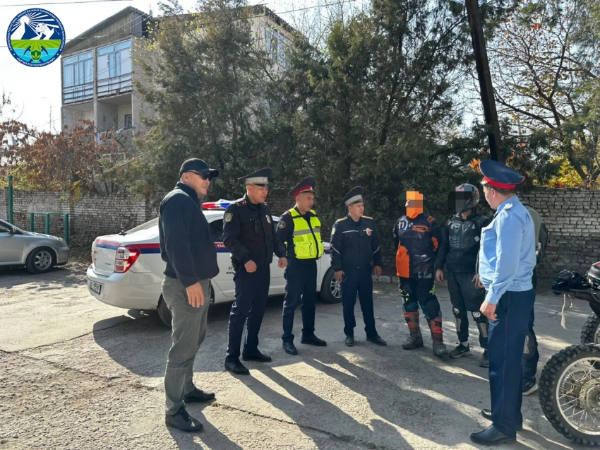 Оштрафованы 2 мотоциклиста за езду на пастбищах