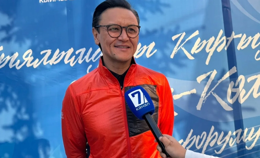 Альпинист Эдуард Кубатов готовится к восхождению на Канченджангу