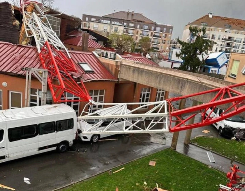 Мощный торнадо обрушился на Францию, есть жертвы и пострадавшие