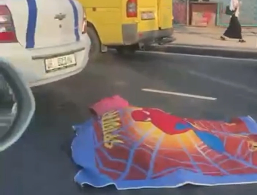 Милиция ищет водителя, который сбил насмерть женщину в Бишкеке и скрылся