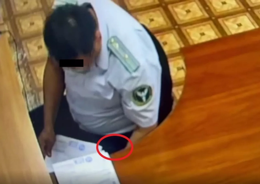 За взятки задержаны инспекторы таможни «СЭЗ Бишкек»