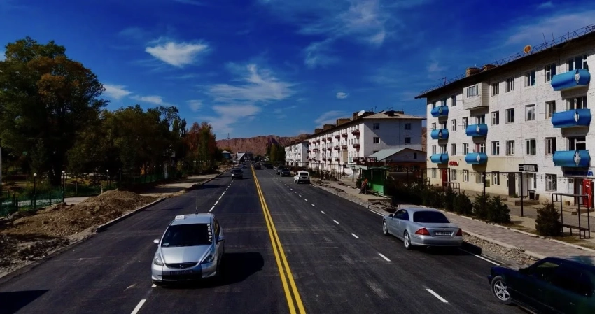 В Нарыне завершено асфальтирование центральной улицы Ленина