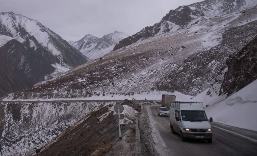 Введено ограничение на движение автобусов по трассе Бишкек – Ош до 1 мая 2026 года