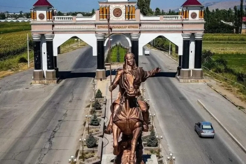 Кулов: Имя Манаса должен носить город не областного значения, а республиканского