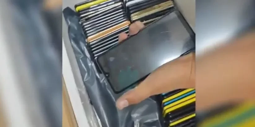 Налоговики в Бишкеке выявили склад, где обнаружили крупную партию контрабандных смартфонов