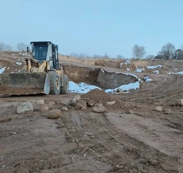 В Таласе выявили незаконную добычу песчано-гравийной смеси