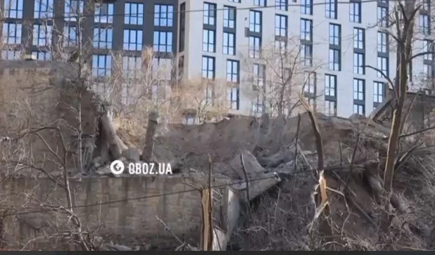 Азербайджан вызвал посла России из-за попадания ракеты в посольство в Киеве