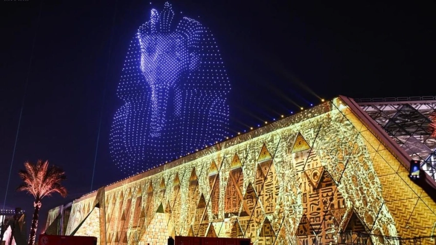 Возле пирамиды Хеопса открылся Большой египетский музей — крупнейший археологический музей в мире. В нем выставили все сокровища из гробницы Тутанхамона