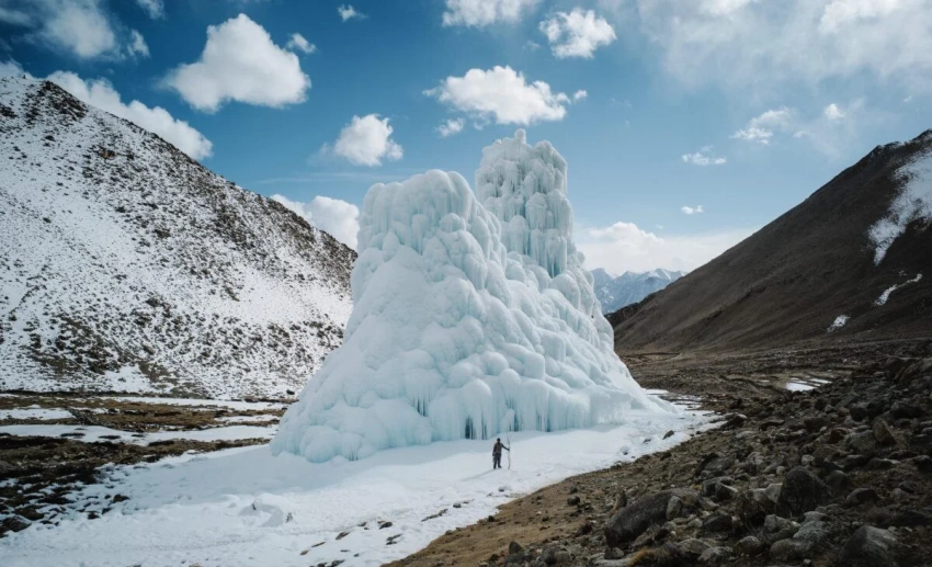 Кыргызские и российские инженеры запатентовали универсальную стойку искусственного ледника