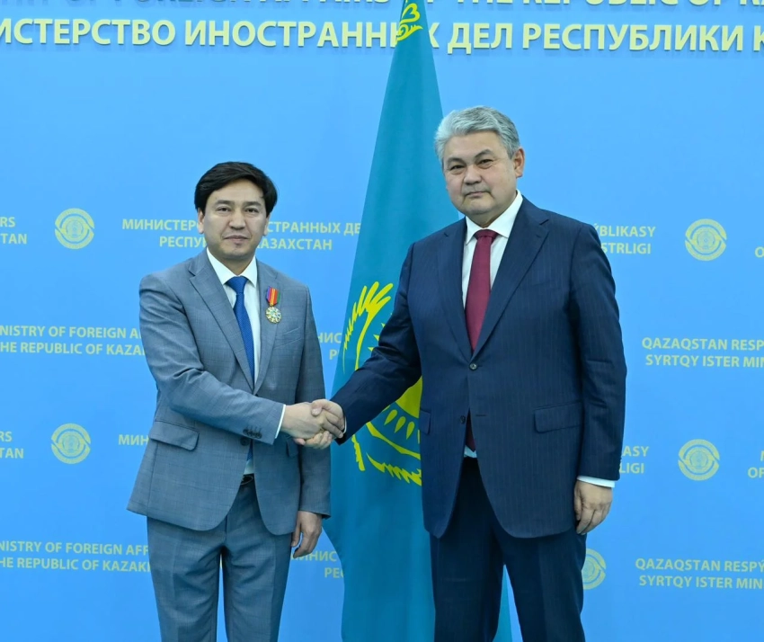 Послу Кыргызстана в Казахстане Дастану Дюшекееву вручили орден «Достык» II степени