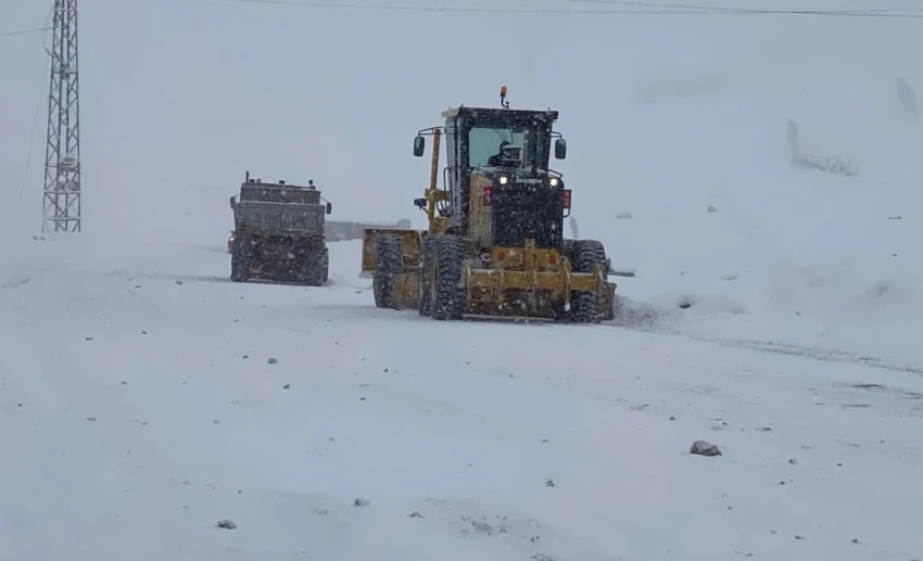 Запрет на проезд на перевалах страны сохраняется