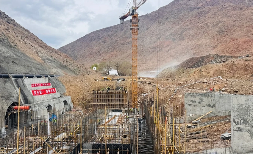 Глава Минэнерго проинспектировал ход строительства Орто-Токойской ГЭС