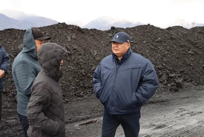 Глава Минэнерго: Для обеспечения населения доступным углём водители должны работать посменно днём и ночью